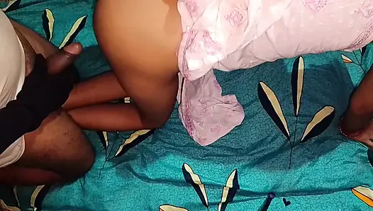 Gadis hot india pertama kali gaand, gadis desa lokal pertama kali xnxx video India
