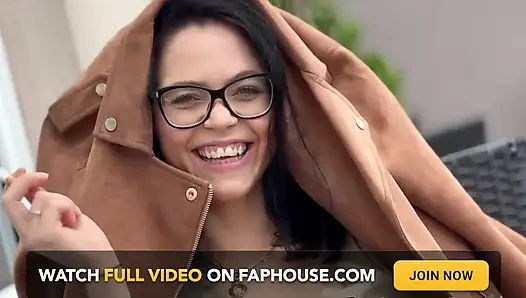 Курение в дождь на крыше отеля :)