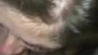 Pequeña zorra sucia recibe un facial