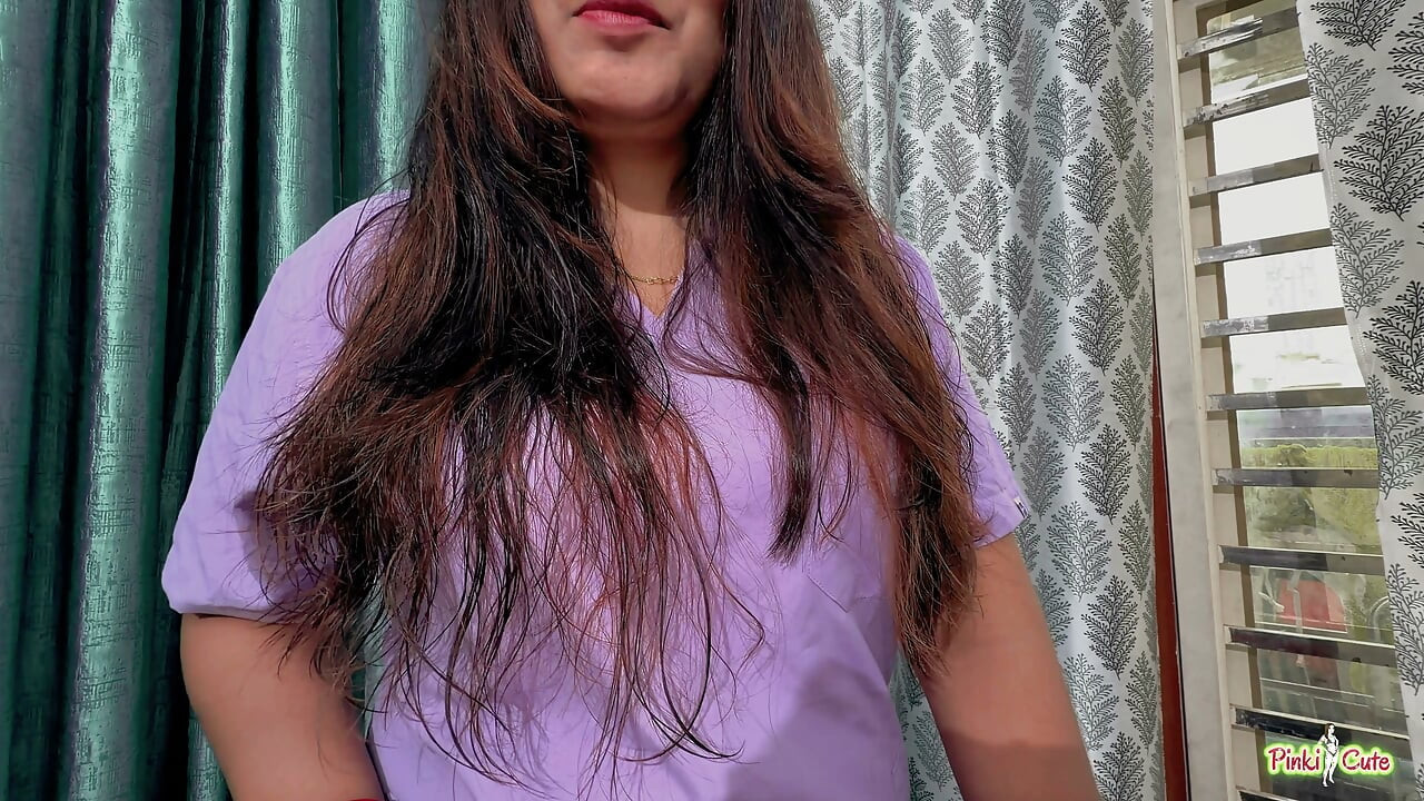 Indian Blowjob - Verpleegster geeft een geile blowjob aan een patiënt tot haar mond vol cum zit.