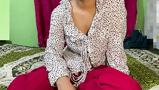 Мой сексуальный сводный член выглядит очень горячим, и сегодня я хочу трахаться с ней