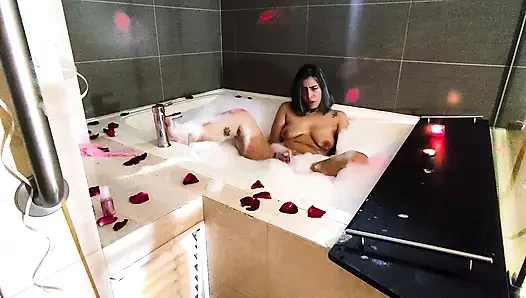 Romantic and wet masturbation in the bathtub for you, with foam and rose petals.