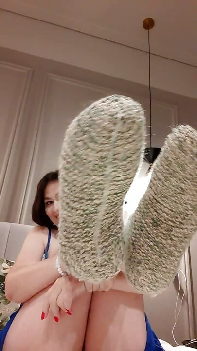 Morning massage with heel cream