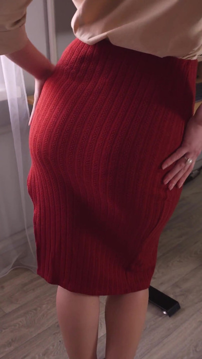 Business Woman Teases Vpl in Tight Skirt