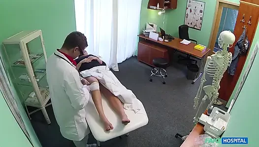 Doktorun yarağı sarışının ihtiyacı olan tüm ilaç fışkırtması