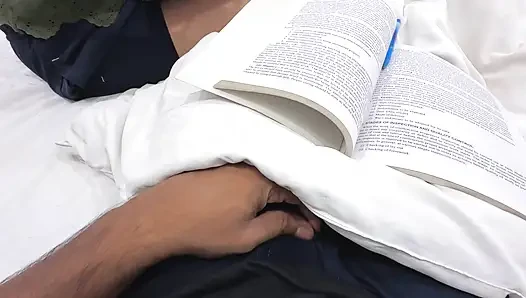 Ateşli bir yaz gününde üvey kuzenimle sınav hazırlığı