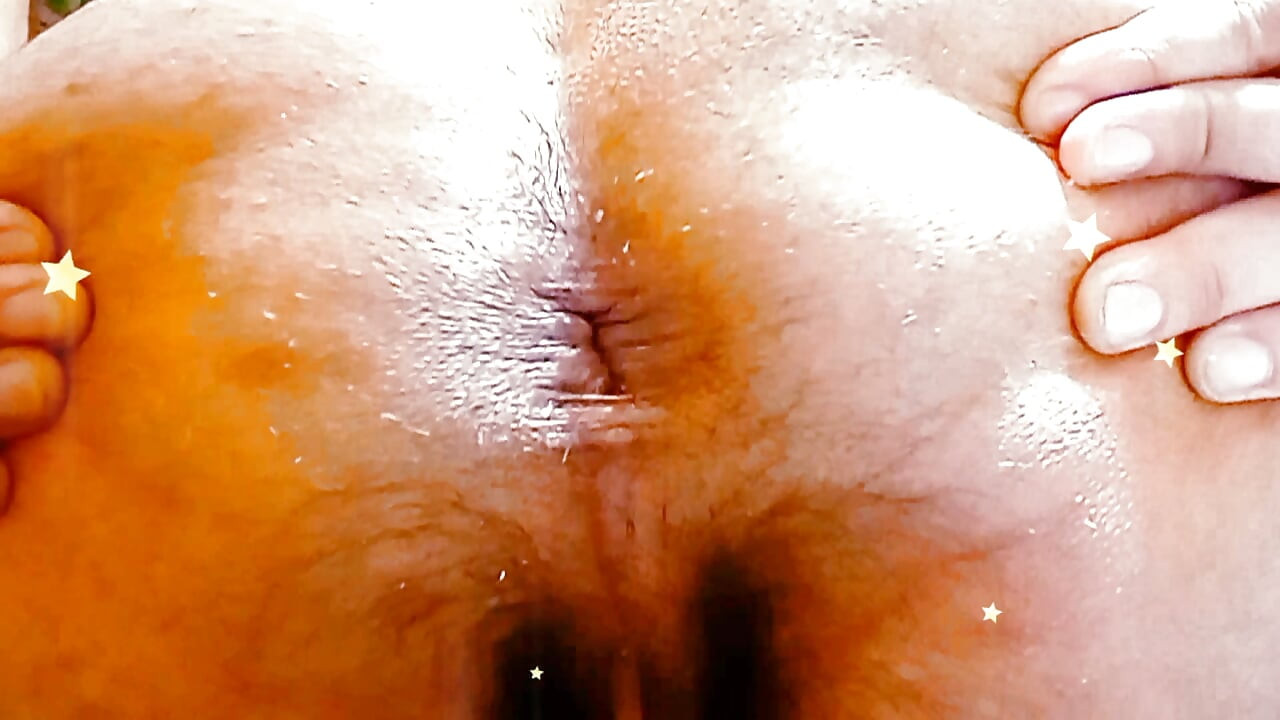 Meine nassen finger in meinem glatten und engen loch