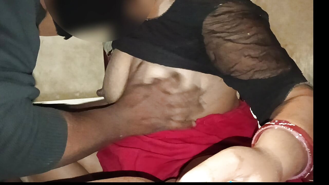 Desi  local bhabhi ki chut me fingering