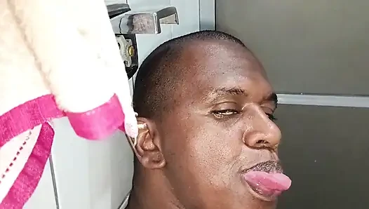 Aku crot di dalam memeknya