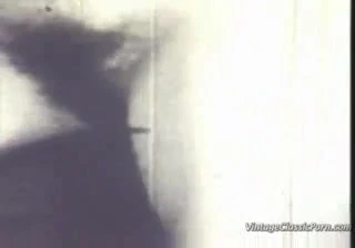 Біла дівчина їде