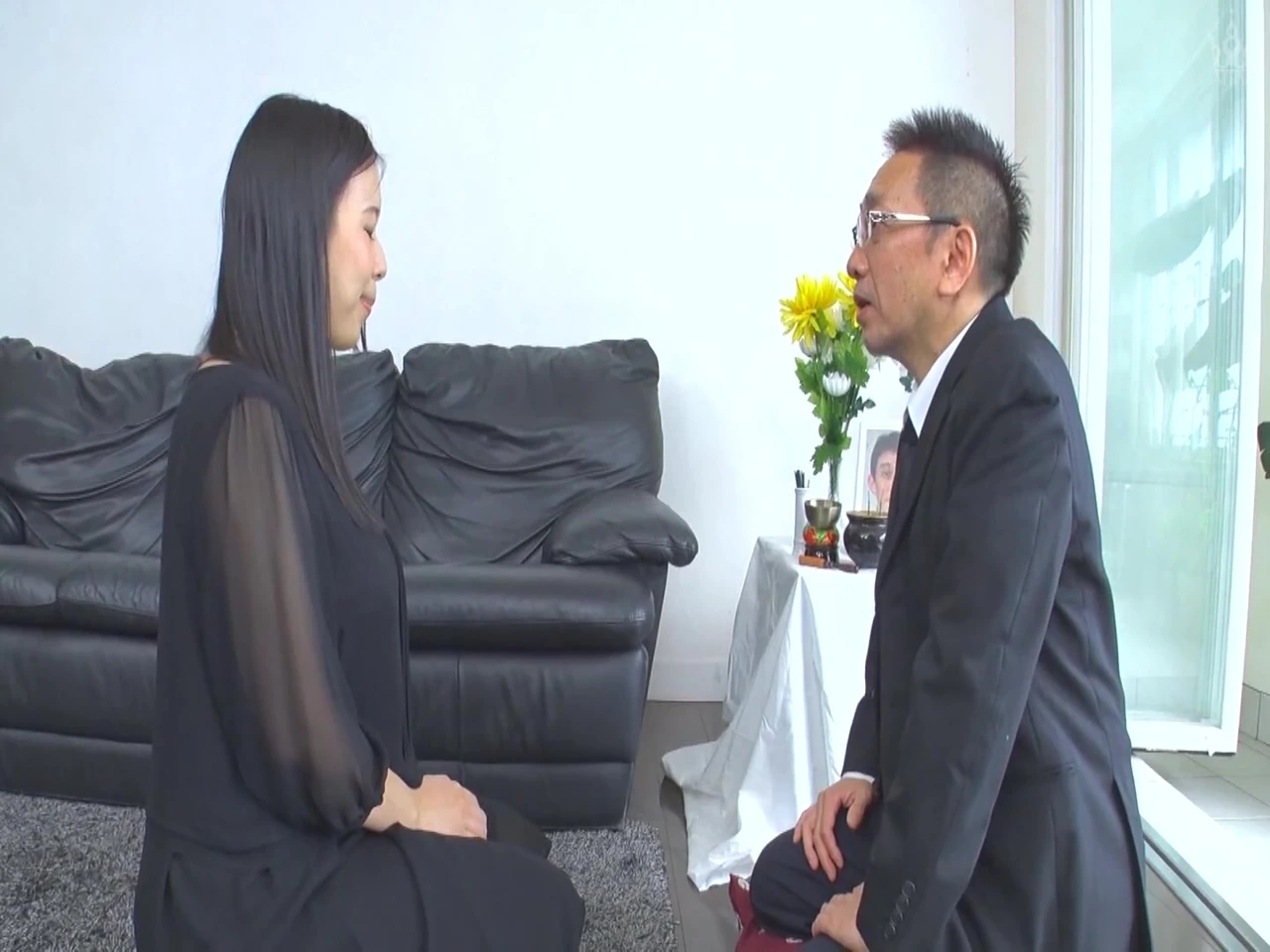 P053G03 A beautiful busty widow who is embraced by a lonely body and screams to the bereaved that it feels good to be squid many times!