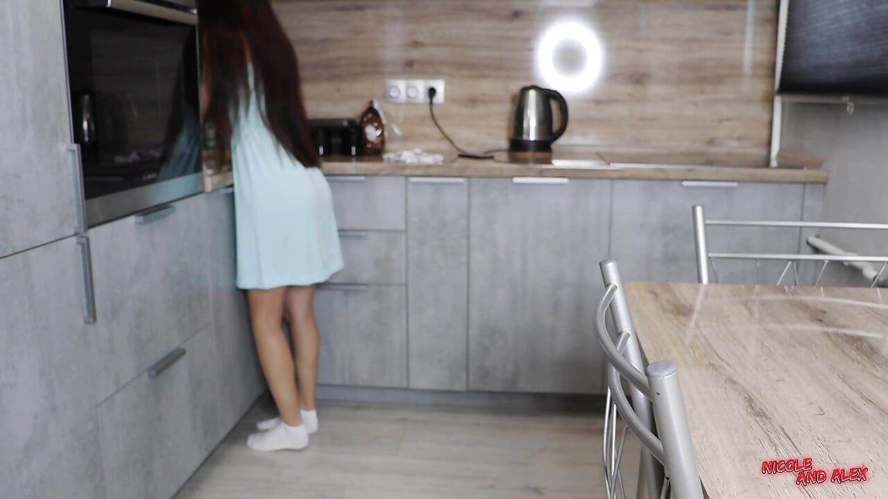 Jeg inviterte klassekameraten min på besøk. Sæd i fitte