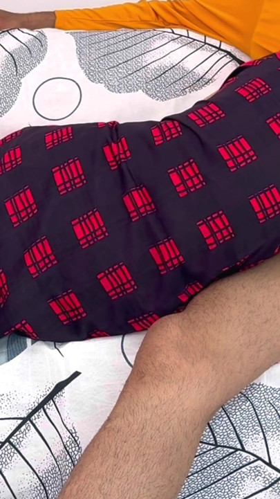 When the Sasur Came to the House of the Horny Bahu, the Bahu Showed Her Pussy Naked in Front of the Sasur