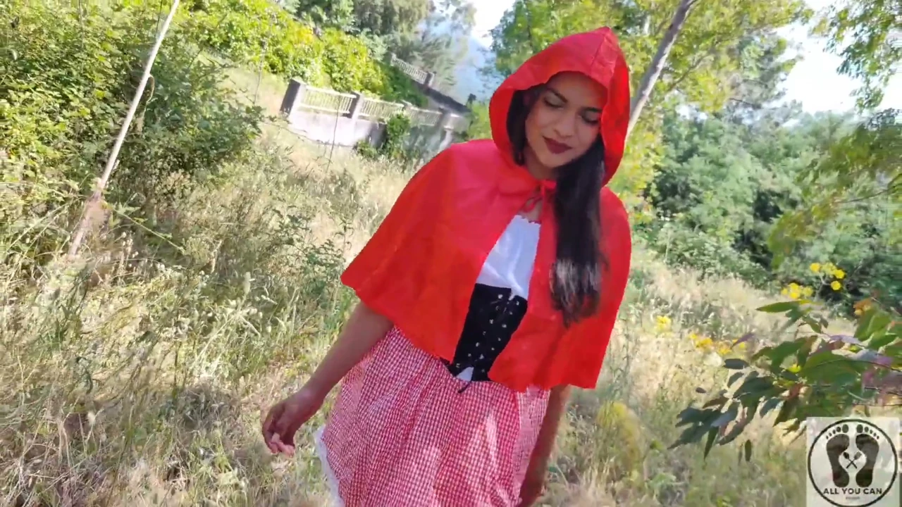 4K Little Red Riding Hood Gasoline Chainsaw Teasing You