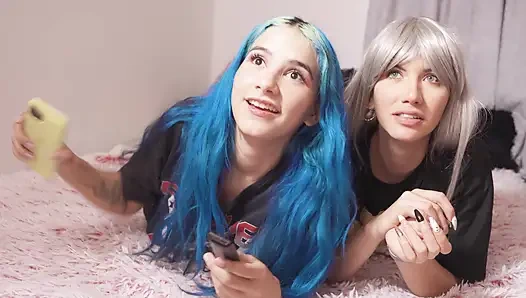 Yenifer and Min Galilea masturbating together. Min Galilea
