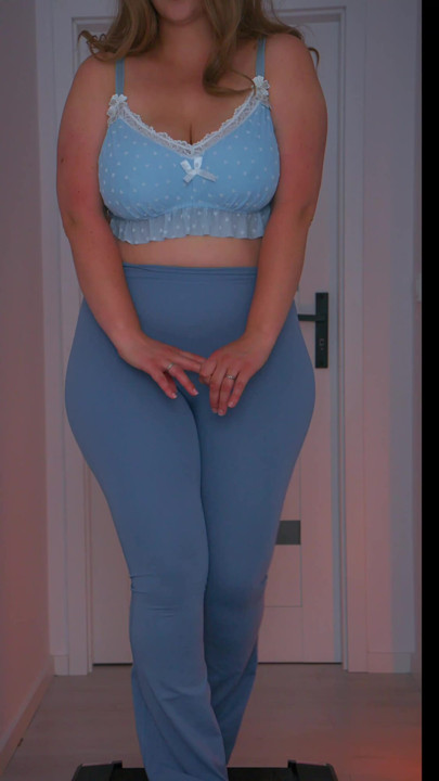 Cycata milf twerking jej masywny tyłek
