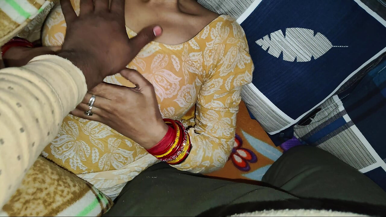 Indijska žena sisa spermu u usta