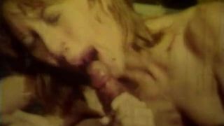 Casal experimentando banana e esperma (vintage dos anos 1970)