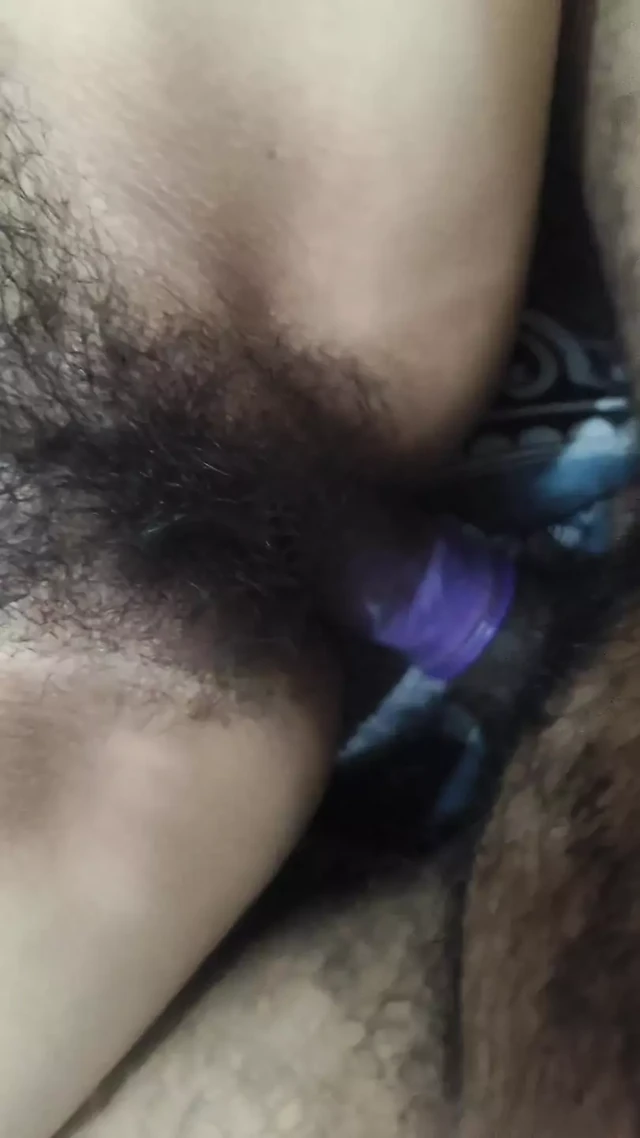 Desi girl ko pehla baar choda uski ghar pe jake maza aa gaya