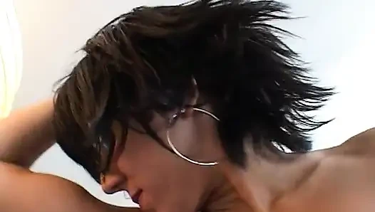 Morgane spielt dildo bei ihr zu hause