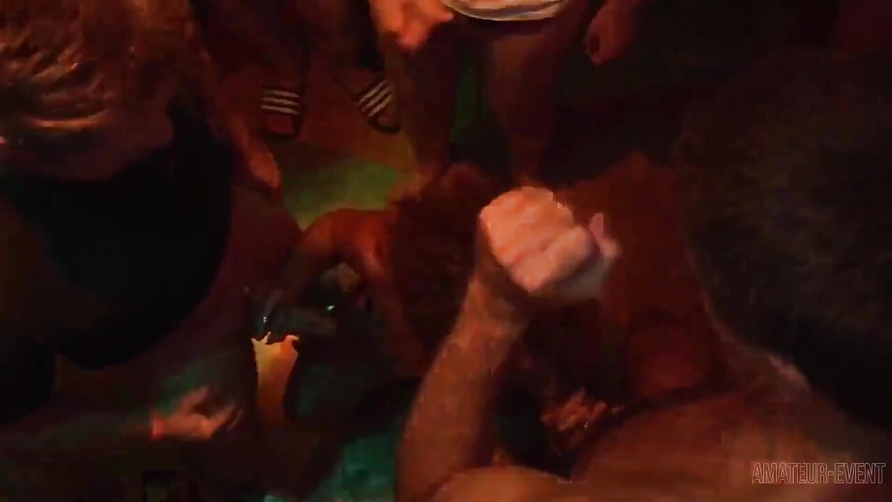Sani, Susi Und Natasche Beim Massenfick Im Club
