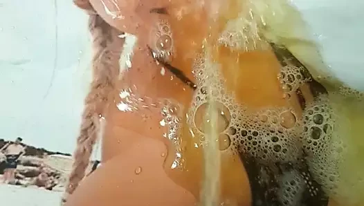 Amateurin vollgepisst