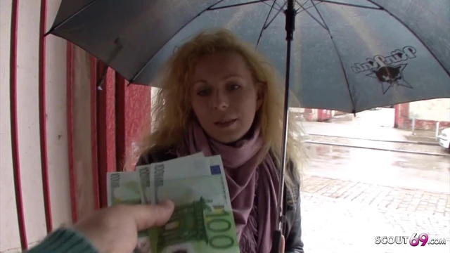 Mature Seduce to Fuck for Cash at Street Casting German