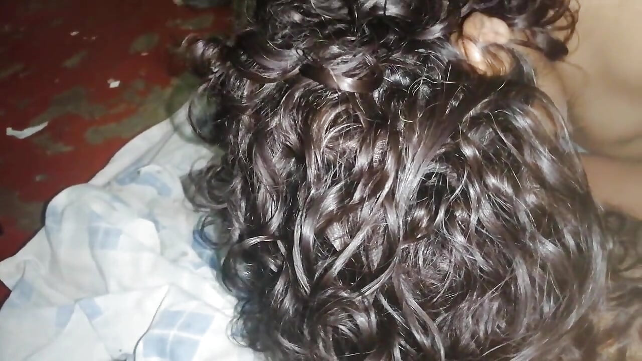 Mătușă desi reală face tot posibilul pentru tinerii vecini