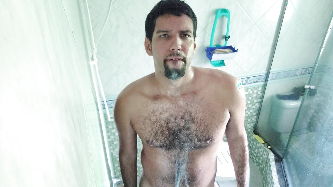 Playing with myself in the bathroom – Solo masturbation & wet finish