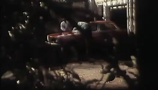 İyi şık, iyi tarz, ama... Sürtükler!! (1983)
