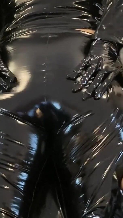 Vinilo fetiche traje de masturbación | Clip 2