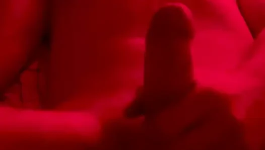 Erkek arkadaşım benim için yarağını okşuyor