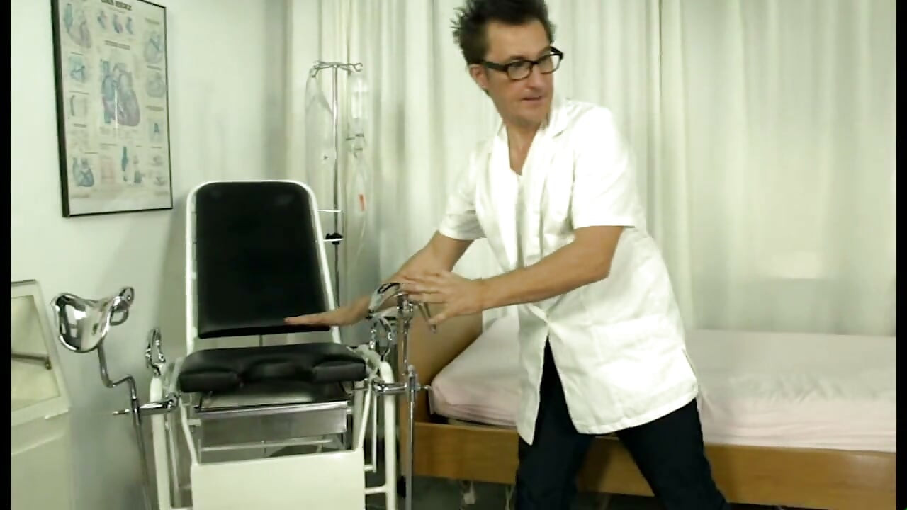 Doctorul meu îmi adoră pizda... Spermă pe țâțe