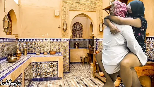 Саудовский муж и иранская жена шпилют на кухне