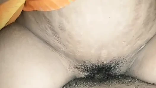 Simranjit'in göğüsleri ilk kez anal seks yapıyor