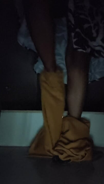 Bathroom me nikala chut se pani