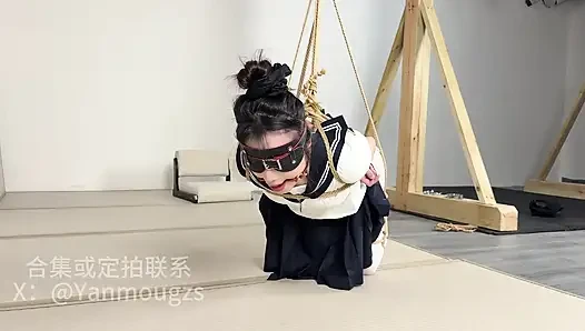 Düz kol, Japon tarzı ters bağlama ve yarı asılı askı için katlanabilir bacaklarla birleşmiştir