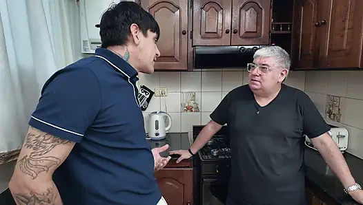 Я Думала, Что Мой Партнёр Гей, Но Он Был Курьером, Когда Я Пришла За Деньгами