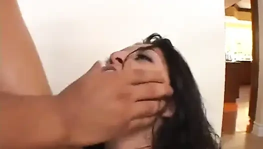 Sexy latina bekommt von zwei harten hengsten einen harten doppelpenetration