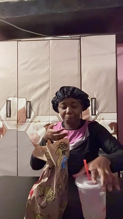 Matfetisj (Wendy's Mukbang) (spising)
