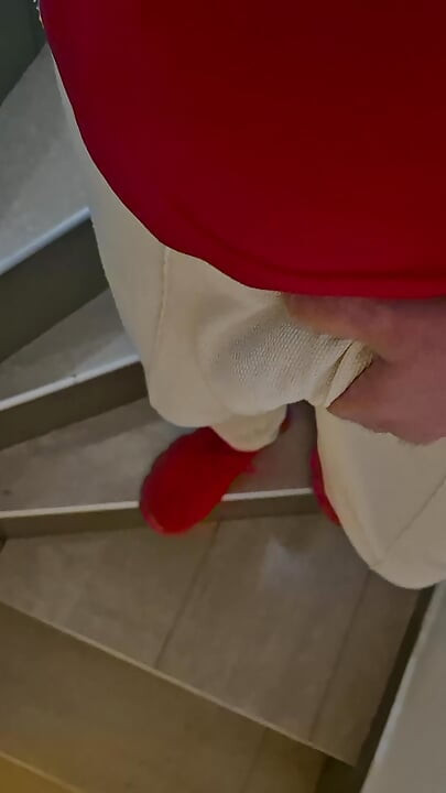 Polla búlgara gruesa, gorda y grasosa folla duro en la silla y dispara una gran cantidad de esperma en un lío lechoso.