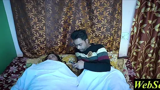 Seks hardcore yang luar biasa tertangkap di tengah malam! Rekaman seks selingkuh asli!