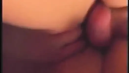 Seksi esmer ponpon kız yarak emmeyi seviyor
