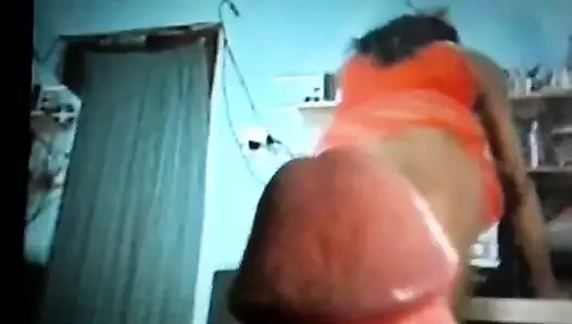 Tu culo de puta me la pone dura