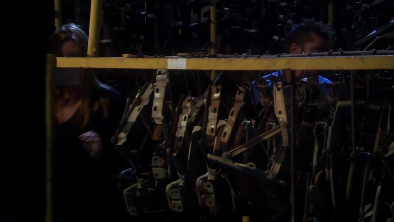 Si jalang panas dengan tetek besar mengambil zakar yang baik di dalam badan panasnya