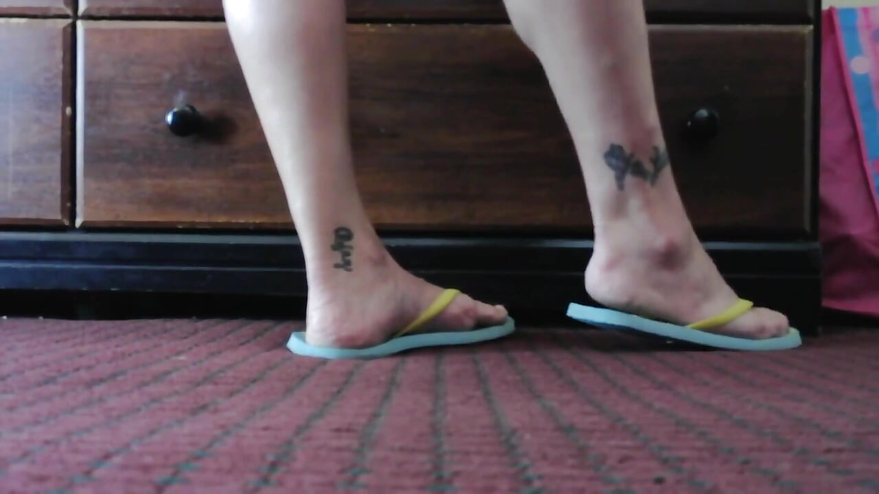 Álló cipőjáték flip flopokkal