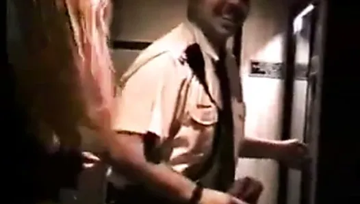 Blondynka zerżnięta przez ochroniarza w hotelu !!! (rogacz)