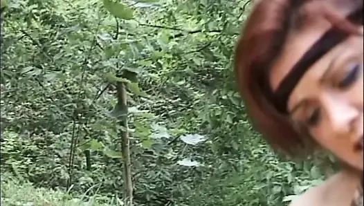 Lutschen, lecken, fingern, dicken arsch ficken im wald
