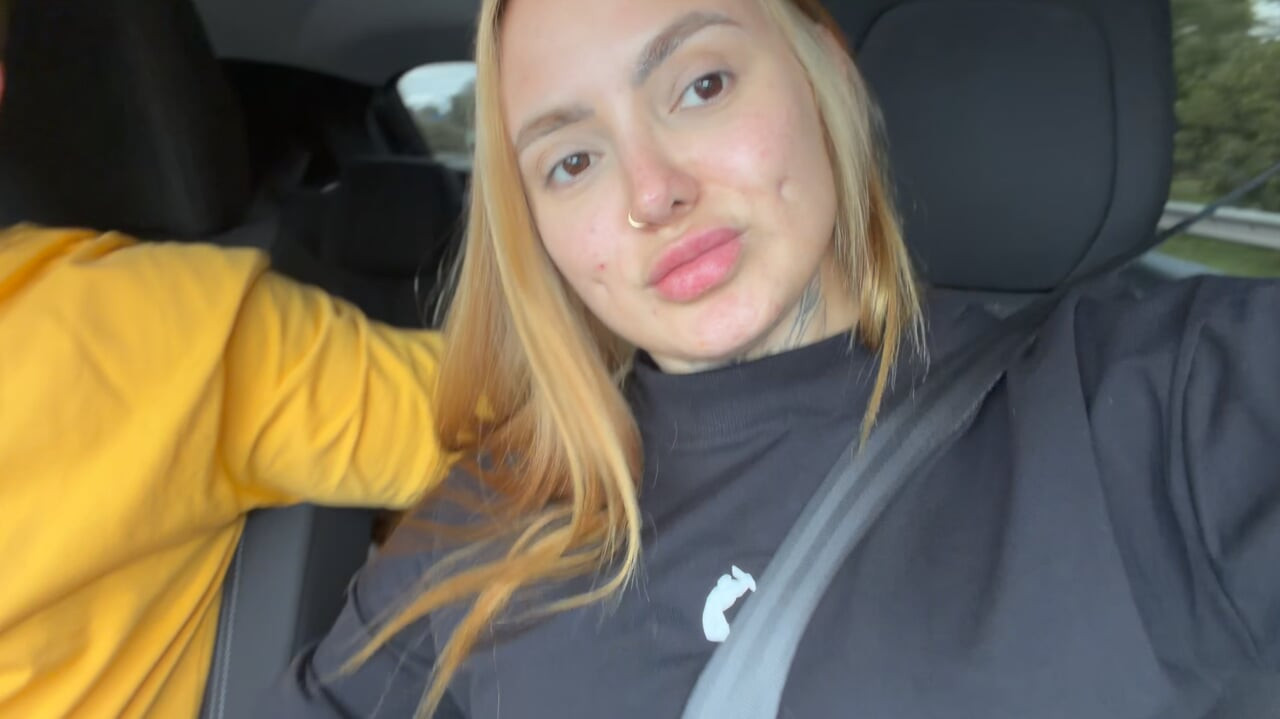 Perfect girlfriend sucked my cock inside the car and swallowed all the milk