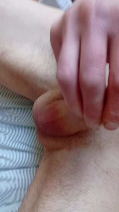 A quick cock jerk off at home in bed in the morning is always best and ended with a cumshot...
